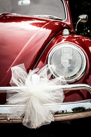 Comment bien choisir une voiture de mariage