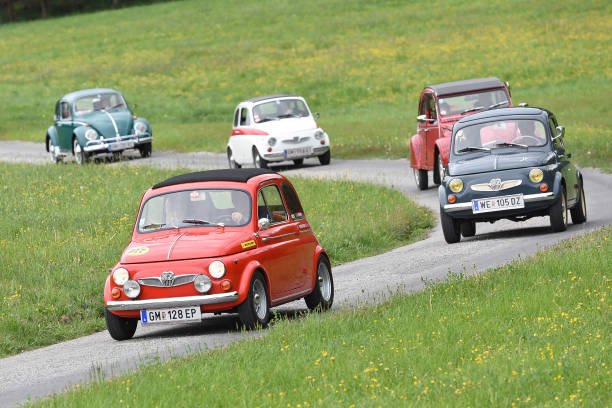 Les 10 rallyes touristiques auxquels participer en vieille voiture